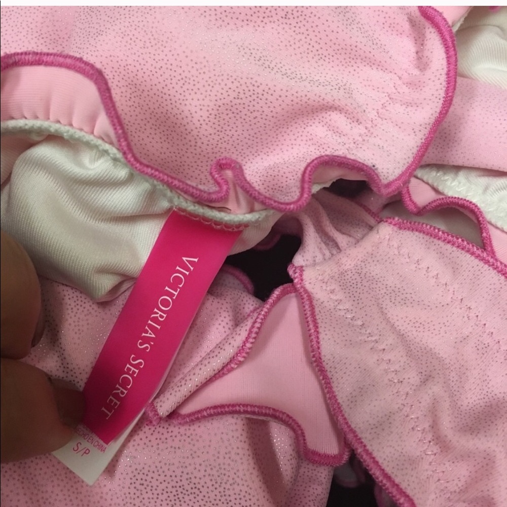 Victoria’s Secret Ruffle Bikini & cheeky bottoms - Picture 3 of 4